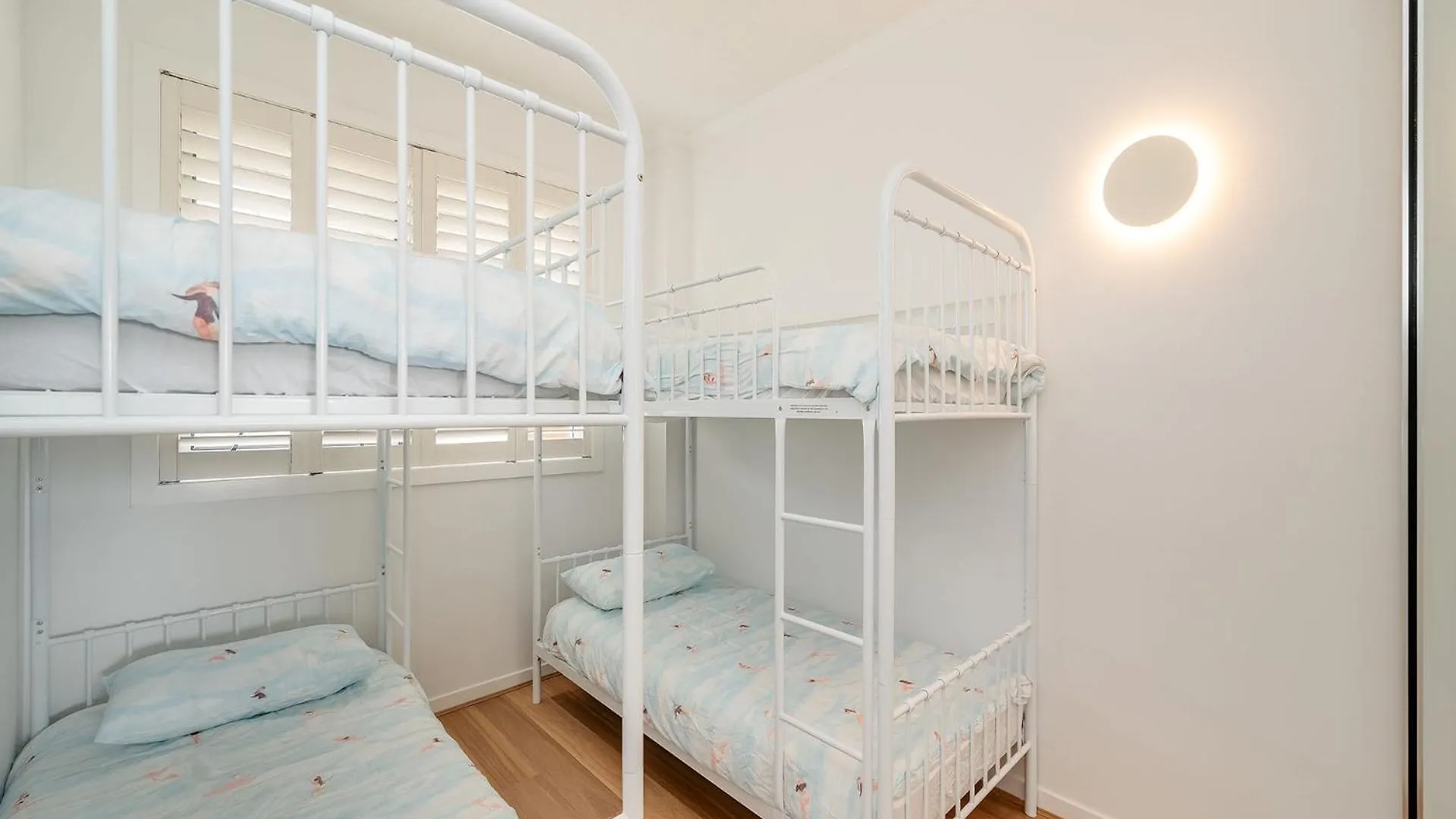 칼론드라 Pandanus Court 아파트